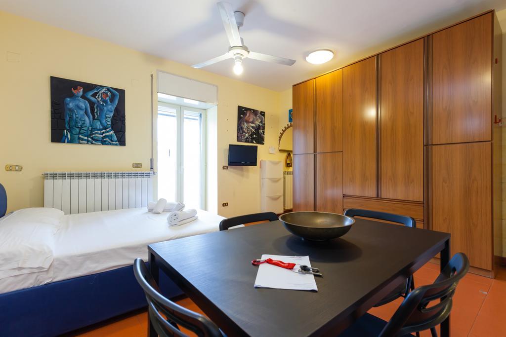 Ferienwohnung Amedeo Savoia - Bh 49 Neapel Exterior foto